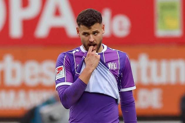 Dave Gnaase VfL Osnabrueck looks disappointed, 2 Bundesliga, VfL Osnabrueck vs Hansa Rostock, Bremer Bruecke, 11 02 2024, Osnabrueck, Germany