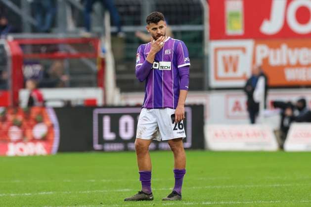 Dave Gnaase VfL Osnabrueck looks disappointed, 2 Bundesliga, VfL Osnabrueck vs Hansa Rostock, Bremer Bruecke, 11 02 2024, Osnabrueck, Germany