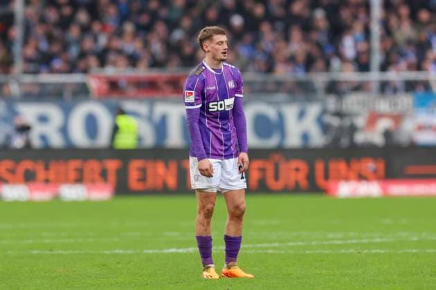 Michael Cuisance VfL Osnabrueck looks disappointed, 2 Bundesliga, VfL Osnabrueck vs Hansa Rostock, Bremer Bruecke, 11 02 2024, Osnabrueck, Germany