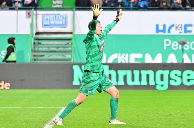 21 02 2024 Soccer Season 2023 2024 2 Soccer Bundesliga 21 Matchday SpVgg Greuther Fürth Kleeblatt Hertha BSC Berlin Sportfoto Zink MeZi xmexzix DFL regulations prohibit any use of photographs as image sequences and or quasi video only for editorial use Tjark Ernst 12, Hertha BSC Berlin Jubel Freude nach Spielende