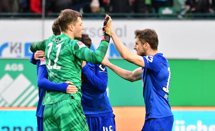 21 02 2024 Soccer Season 2023 2024 2 Soccer Bundesliga 21 Matchday SpVgg Greuther Fürth Kleeblatt Hertha BSC Berlin Sportfoto Zink MeZi xmexzix DFL regulations prohibit any use of photographs as image sequences and or quasi video only for editorial use Jubel Freude nach Spielende Tjark Ernst 12, Hertha BSC Berlin Jonjoe Kenny 16, Hertha BSC Berlin