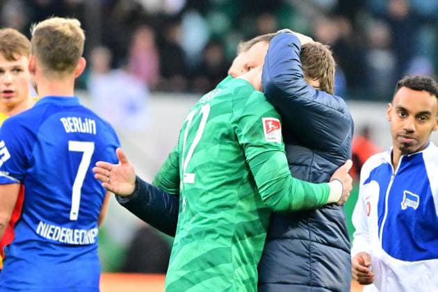 21 02 2024 Soccer Season 2023 2024 2 Soccer Bundesliga 21 Matchday SpVgg Greuther Fürth Kleeblatt Hertha BSC Berlin Sportfoto Zink MeZi xmexzix DFL regulations prohibit any use of photographs as image sequences and or quasi video only for editorial use Tjark Ernst 12, Hertha BSC Berlin Pal Dardai Trainer Hertha BSC Berlin Jubel Freude nach Spielende