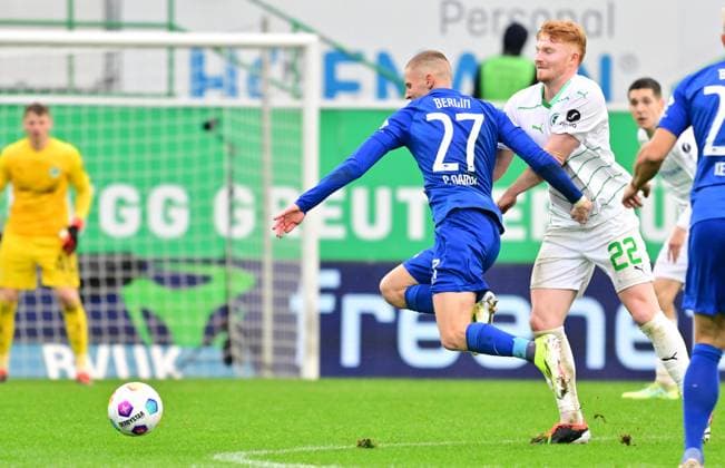 21 02 2024 Soccer Season 2023 2024 2 Soccer Bundesliga 21 Matchday SpVgg Greuther Fürth Kleeblatt Hertha BSC Berlin Sportfoto Zink xwoxzix DFL regulations prohibit any use of photographs as image sequences and or quasi video only for editorial use Palko Pal Dardai 27, Hertha BSC Berlin Robert Wagner 22, SpVgg Greuther Fürth
