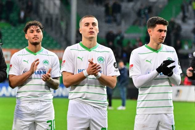 21 02 2024 Soccer season 2023 2024 2 Soccer Bundesliga 21 Matchday SpVgg Greuther Fürth Kleeblatt Hertha BSC Berlin Sportfoto Zink MeZi xmexzix DFL regulations prohibit any use of photographs as image sequences and or quasi video only for editorial use from left Armindo Sieb 30, SpVgg Greuther Fürth Leander Popp 20, SpVgg Greuther Fürth Marco Meyerhöfer Meyerhoefer 18, SpVgg Greuther Fürth disappointed Disappointment after the end of the match