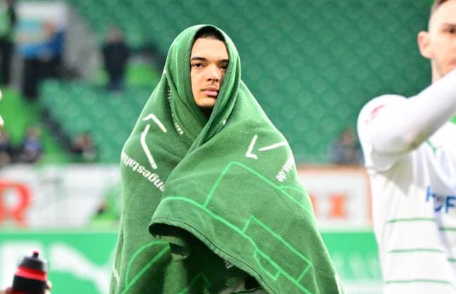 21 02 2024 Soccer Season 2023 2024 2 Soccer Bundesliga 21 Matchday SpVgg Greuther Fürth Kleeblatt Hertha BSC Berlin Sportfoto Zink MeZi xmexzix DFL regulations prohibit any use of photographs as image sequences and or quasi video only for editorial use Maximilian Solomon Dietz 33, SpVgg Greuther Fürth disappointed Disappointment after the end of the match
