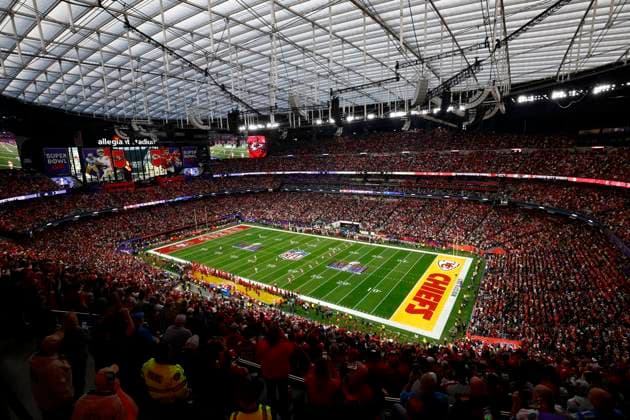 LAS VEGAS, NV - FEBRUARY 11: The opening kickoff during Super Bowl LVIII between the Kansas City Chiefs and the San Francisco 49ers on February 11, 2024, at Allegiant Stadium in Las Vegas, NV. (Photo by Jeff Speer Icon Sportswire) NFL, American Football Herren, USA FEB 11 Super Bowl LVIII - Chiefs vs 49ers EDITORIAL USE ONLY Icon2402117341