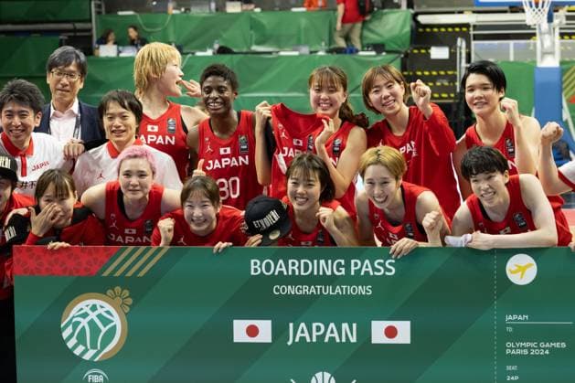 (240212) -- SOPRON, Feb. 12, 2024 -- Members of team Japan react to winning the match between Canada and Japan and getting the ticket to the Paris Olympic Games, Olympische Spiele, Olympia, OS at the FIBA Women s Olympic qualifying tournament in Sopron, Hungary on Feb. 11, 2024. (Photo by Xinhua) (SP) HUNGARY-SOPRON-BASKETBALL-FIBA WOMEN S OLYMPIC QUALIFIERS-CANADA VS JAPAN AttilaxVolgyi 