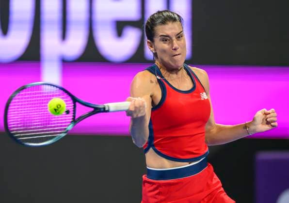 Qatar TotalEnergies Open - Day 1 Sorana Cirstea of Romania is in action during her first-round match against Sloane Stephens of the US at the WTA, Tennis Damen 1000-Qatar TotalEnergies Open tennis tournament at the Khalifa International Tennis Complex in Doha, Qatar, on February 11, 2024. DOHA Qatar  Copyright: xNoushadxThekkayilx originalFilename:varittyakkal-wta1000q240212_npKW9.jpg