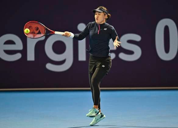 Qatar TotalEnergies Open - Day 1 Zhu Lin of China is in action during her first-round match against Varvara Gracheva of France at the WTA, Tennis Damen 1000-Qatar TotalEnergies Open tennis tournament at the Khalifa International Tennis Complex in Doha, Qatar, on February 11, 2024. DOHA Qatar  Copyright: xNoushadxThekkayilx originalFilename:varittyakkal-wta1000q240212_np7yb.jpg