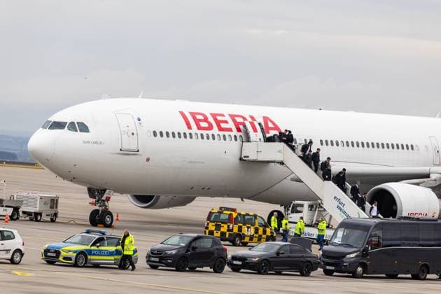 12 02 2024, GER, Soccer, Season 2023 2024, Arrival Real Madrid at Erfurt Airport The picture shows the team of Real Madrid, at the exit Toni Kroos Erfurt Airport Thuringia Germany