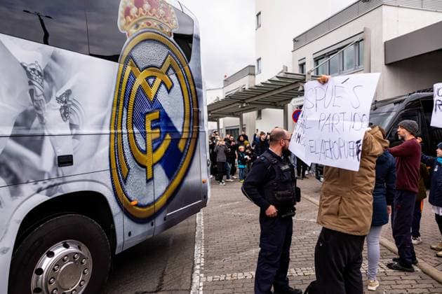 12 02 2024, GER, Football, Season 2023 2024, Arrival Real Madrid at Erfurt Airport In the picture you can see the arrival of the Real Madrid team in front of some fans Erfurt Airport Thuringia Germany