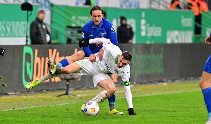21 02 2024 Soccer Season 2023 2024 2 Soccer Bundesliga 21 Matchday SpVgg Greuther Fürth Kleeblatt Hertha BSC Berlin Sportfoto Zink xwoxzix DFL regulations prohibit any use of photographs as image sequences and or quasi video only for editorial use Branimir Hrgota 10 SpVgg Greuther Fürth Michal Karbownik 6, Hertha BSC Berlin