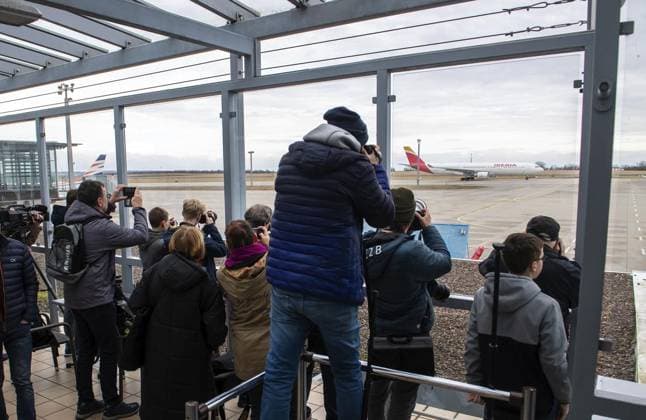 REAL MADRID LANDS AT ERFURT WEIMAR AIRPORT FOR EDITORIAL PURPOSES ONLY p 12 02 2024 Erfurt One of the best football teams in the world at the moment, Real Madrid, landed at Erfurt Weimar Airport at 11 Copyright: SaschaxFromm doc7u3z74q8c15tv6jrms0 ,EDITORIAL USE ONLY Copyright: SaschaxFromm