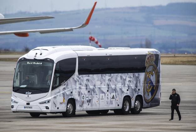 REAL MADRID LANDS AT ERFURT WEIMAR AIRPORT FOR EDITORIAL PURPOSES ONLY p 12 02 2024 Erfurt One of the best football teams in the world at the moment, Real Madrid, landed at Erfurt Weimar Airport at 11 Copyright: SaschaxFromm doc7u3z79zsffbf7h32ms0 ,EDITORIAL USE ONLY Copyright: SaschaxFromm