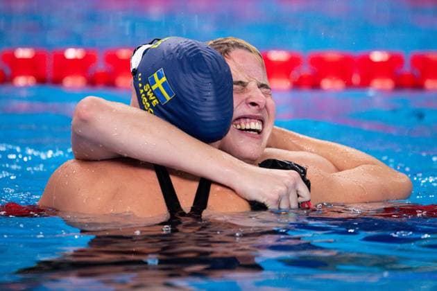 Bilder des Jahres 2024, Sport 02 Feburar Sport Themen der Woche KW07 240212 Angelina Kohler of Germany and Louise Hansson of Sweden celebrate after competing in women?s 100 meter butterfly swimming final during day 11 of the World Aquatics Championships 2024 on February 12, 2024 in Doha. Photo: Maxim ThorÃ BILDBYRAN kod MT MT0530 simning swimming svomming world aquatics championships 2024 sim-vm vm dag 11 bbeng jubel sverige *** 240212 Angelina Kohler of Germany and Louise Hansson of Sweden celebrate after competing in women?s 100 meter butterfly swimming final during day 11 of the World Aquatics Championships 2024 on February 12, 2024 in Doha Photo Maxim ThorÃ BILDBYRAN kod MT MT0530 simning swimming svomming world aquatics championships 2024 sim vm vm dag 11 bbeng jubel sverige  Copyright: MAXIMxTHORE BB240212MT049