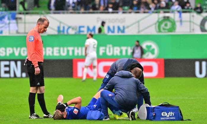 21 02 2024 Soccer Season 2023 2024 2 Soccer Bundesliga 21 Matchday SpVgg Greuther Fürth Kleeblatt Hertha BSC Berlin Sportfoto Zink MeZi xmexzix DFL regulations prohibit any use of photographs as image sequences and or quasi video only for editorial use Florian Niederlechner 7, Hertha BSC Berlin battered on the ground