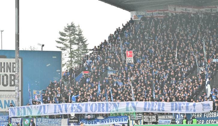 21 02 2024 Soccer Season 2023 2024 2 Soccer Bundesliga 21 Matchday SpVgg Greuther Fürth Kleeblatt Hertha BSC Berlin Sportfoto Zink MeZi xmexzix DFL regulations prohibit any use of photographs as image sequences and or quasi video only for editorial use Hertha Fans Fanblock Protest Protest action to investors DFL DFL Investors