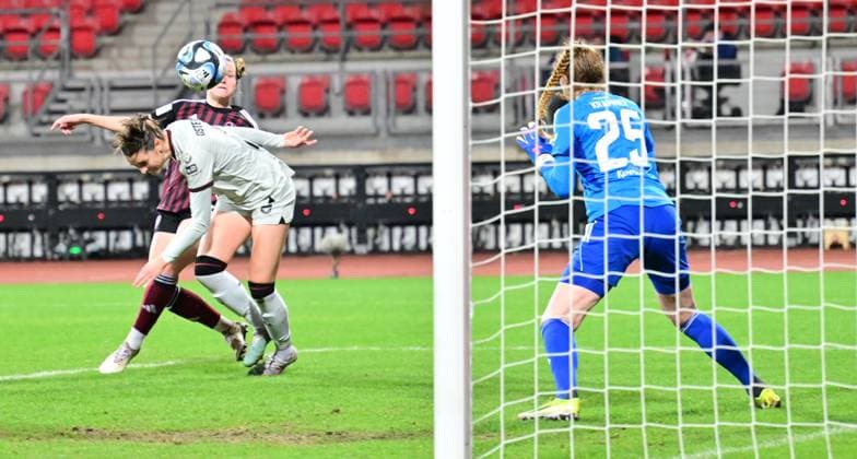 12 02 2024 Soccer Season 2023 2024 1 Womens Soccer Bundesliga 13 Matchday 1 FC Nürnberg FCN Club Bayern 04 Leverkusen Sportfoto Zink xwoxzix Selina Ostermeier 2, Bayer Leverkusen scores Goal Goal Shot Offside