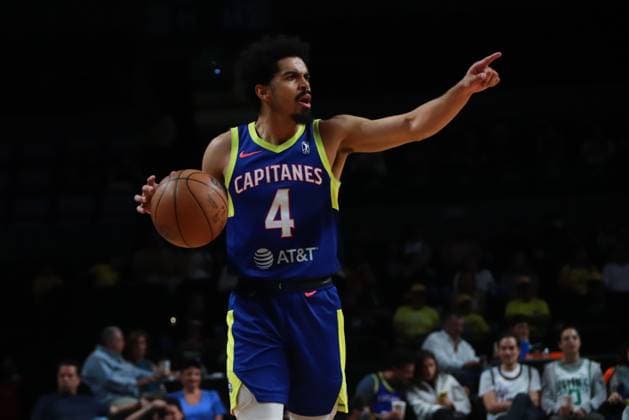 February 11, 2024, Mexico City, Ciudad de Mexico, Mexico: February 11, 2024 in Mexico City, Mexico: Alexey Borges (4) of Capitanes brings the ball up court during the NBA, Basketball Herren, USA G League match between Mexico City Capitanes and Ontario Clippers at Mexico City Arena. on February 11, 2024. In Mexico City, Mexico. Mexico City Mexico - ZUMAe321 20240211_zsa_e321_032 Copyright: xCarlosxSantiago xEyepixxGroupx