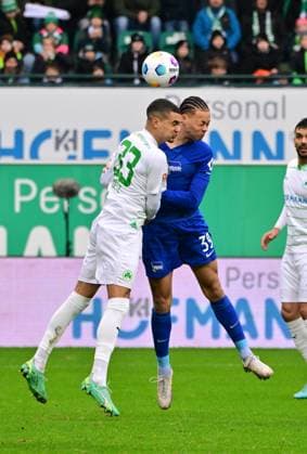 21 02 2024 Soccer Season 2023 2024 2 Soccer Bundesliga 21 Matchday SpVgg Greuther Fürth Kleeblatt Hertha BSC Berlin Sportfoto Zink MeZi xmexzix DFL regulations prohibit any use of photographs as image sequences and or quasi video only for editorial use Maximilian Solomon Dietz 33, SpVgg Greuther Fürth in header duel with Derry Scherhant 39, Hertha BSC Berlin, right