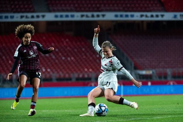 Kristin Koegel Bayer 04 Leverkusen, 11 in duel with Amira Arfaoui FC Nuernberg, 74 , GER, FC Nuernberg vs Bayer 04 Leverkusen, Football Google Pixel Womens Bundesliga, Matchday 13, Season 2023 2024, 12 02 2024 DFB regulations prohibit any use of photographs as image sequences and or quasi video GER, FC Nuernberg vs Bayer 04 Leverkusen, Football Google Pixel Womens Bundesliga, Matchday 13, Season 2023 2024, 12 02 2024 Nuernberg Copyright: xEibner-Pressefoto Memmlerx EP_MMR
