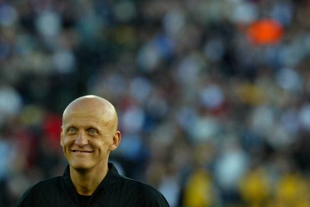 Onderwerp Subject: UEFA CUP Final Reklame: Club Team Country: Seizoen Season: 2003 2004 FOTO PHOTO: Referee Pierluigi COLLINA Trefwoorden Keywords: 02 07 08 $66 ±1072693826119 GOTHENBURG NLD Content not available for redistribution in The Netherlands directly or indirectly through any third parties. Copyright: xBSRxAgencyx 04660519F9BB7125 EDITORIAL USE ONLY