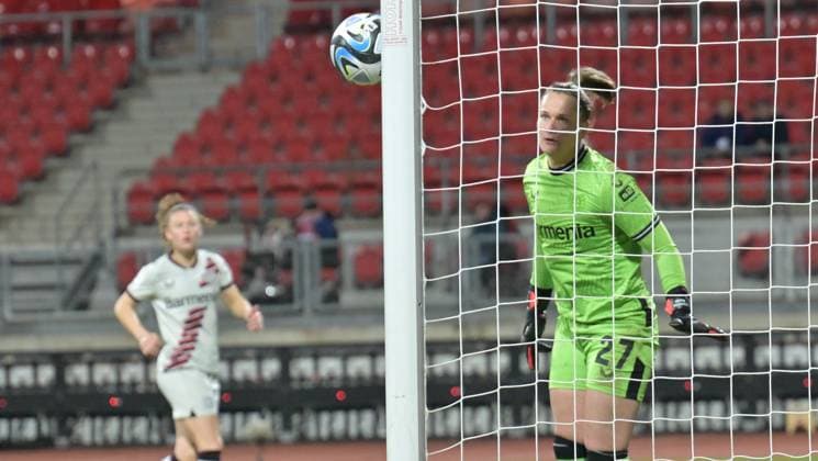 12 02 2024 Soccer Season 2023 2024 1 Womens Soccer Bundesliga 13 Matchday 1 FC Nürnberg FCN Club Bayern 04 Leverkusen Sportfoto Zink xwoxzix Header by Medina Desic 30, 1 FC Nürnberg FCN , not in picture Matchball Ball on post Friederike Repohl 27, Bayer Leverkusen was beaten