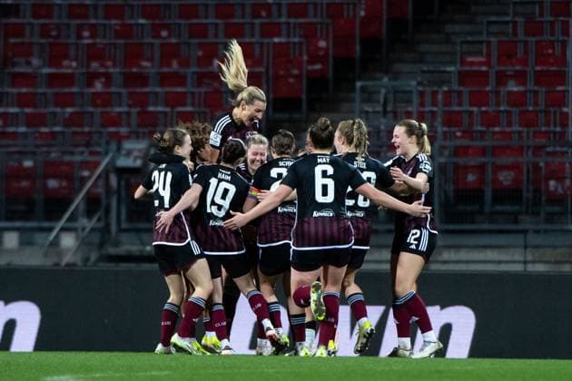 Selma Magnusdottir FC Nuernberg, 37 , Vanessa Haim FC Nuernberg, 19 , Jessica May FC Nuernberg, 06 , Lara Schmidt FC Nuernberg, 27 , Medina Desic FC Nuernberg, 30 celebrate the goal to equalize 1 1, GER, FC Nuernberg vs Bayer 04 Leverkusen, Football Google Pixel Women Bundesliga, 13 Spieltag, Saison 2023 2024, 12 02 2024 DFB regulations prohibit any use of photographs as image sequences and or quasi video GER, FC Nuernberg vs Bayer 04 Leverkusen, Fußball Google Pixel Frauen Bundesliga, 13 Spieltag, Saison 2023 2024, 12 02 2024 Nuernberg Copyright: xEibner-Pressefoto Memmlerx EP_MMR