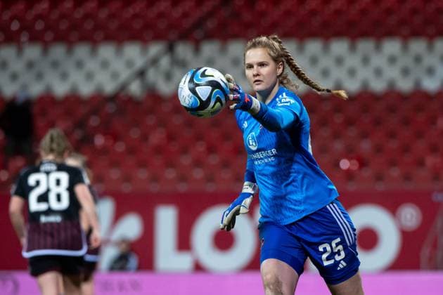 Kristin Krammer FC Nuernberg, 25 on the ball, GER, FC Nuernberg vs Bayer 04 Leverkusen, Football Google Pixel Womens Bundesliga, 13 Matchday, Season 2023 2024, 12 02 2024 DFB regulations prohibit any use of photographs as image sequences and or quasi video GER, FC Nuernberg vs Bayer 04 Leverkusen, Football Google Pixel Womens Bundesliga, 13 Matchday, Season 2023 2024, 12 02 2024 Nuernberg Copyright: xEibner-Pressefoto Memmlerx EP_MMR