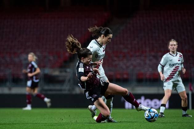 Selina Ostermeier Bayer 04 Leverkusen, 02 in duel with Nastassja Lein FC Nuernberg, 24 , GER, FC Nuernberg vs Bayer 04 Leverkusen, Football Google Pixel Womens Bundesliga, Matchday 13, Season 2023 2024, 12 02 2024 DFB regulations prohibit any use of photographs as image sequences and or quasi video GER, FC Nuernberg vs Bayer 04 Leverkusen, Football Google Pixel Womens Bundesliga, Matchday 13, Season 2023 2024, 12 02 2024 Nuernberg Copyright: xEibner-Pressefoto Memmlerx EP_MMR