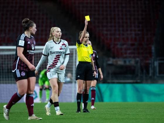 Referee Davina Lutz shows the yellow card, GER, FC Nuernberg vs Bayer 04 Leverkusen, Football Google Pixel Womens Bundesliga, Matchday 13, Season 2023 2024, 12 02 2024 DFB regulations prohibit any use of photographs as image sequences and or quasi video GER, FC Nuernberg vs Bayer 04 Leverkusen, Football Google Pixel Womens Bundesliga, Matchday 13, Season 2023 2024, 12 02 2024 Nuernberg Copyright: xEibner-Pressefoto Memmlerx EP_MMR