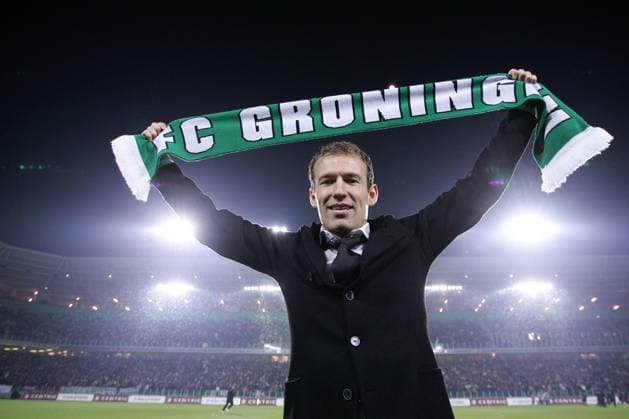 Onderwerp Subject: FC Groningen Eredivisie Reklame: Club Team Country: FC Groningen Seizoen Season: 2005 2006 FOTO PHOTO: Former FC Groningen s player Arjen ROBBEN just opened the new stadium EUROBORG Trefwoorden Keywords: 10 07 $66 ±1135074689736 GRONINGEN NLD Content not available for redistribution in The Netherlands directly or indirectly through any third parties. Copyright: xBSRxAgencyx 06660113NE1A4814 EDITORIAL USE ONLY