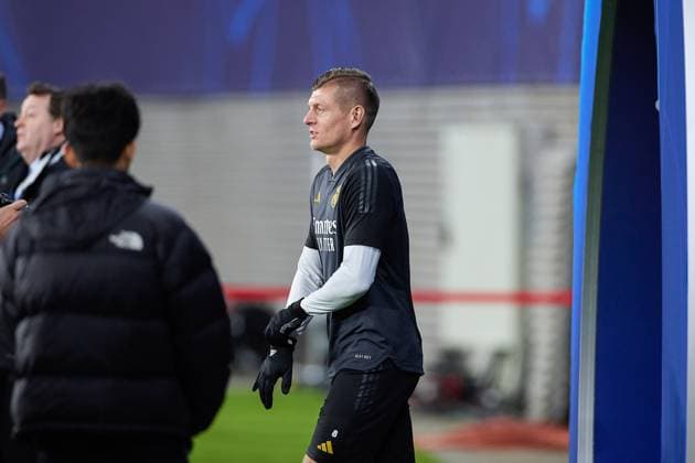 Real Madrid s training and press conference, PK, Pressekonferenz in Leipzig - 12 Feb 2024 Toni Kroos of Real Madrid enters the pitch before the training session on the eve of the UEFA Champions League round of 16, first-leg football match between RB Leipzig and Real Madrid CF in the Red Bull Arena. Leipzig Germany Copyright: xFedericoxTitonex xSOPAxImagesx FTITONE_0017
