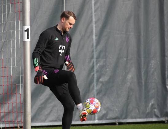 Munich, Germany February 13, 2024 Football, Men, Season 2023 2024, FC Bayern Munich, Säbener Strasse, Training ground, Final training, Champions League Manuel Neuer FC Bayern Munich plays a ball