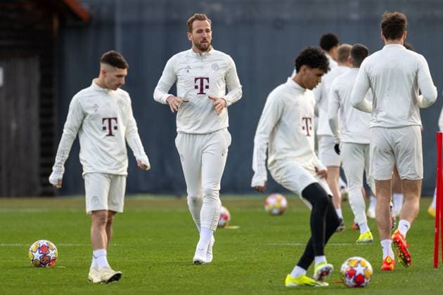 Bryan Zaragoza 17 FC Bayern Muenchen , Harry Kane 9 FC Bayern Muenchen , Final training before the Champions League match, round of 16 first leg against Lazio Rome, 2023 2024 season at Saebener Strasse 13 02 2024 DFB regulations prohibit any use of photographs as image sequences and or quasi video Muenchen Bayern Germany Copyright: xkolbert-press UlrichxGamelx