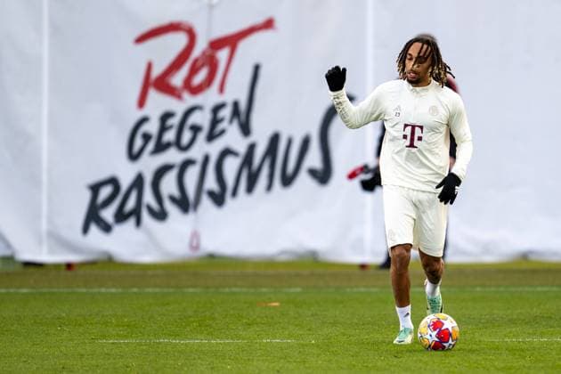 Sport Themen der Woche KW07 Sport Bilder des Tages Sacha Boey 23 (FC Bayern Muenchen), Abschlusstraining vor dem Champions League-Spiel, Achtelfinale Hinspiel gegen Lazio Rom, Saison 2023 2024 an der Saebener Strasse. 13.02.2024 DFB regulations prohibit any use of photographs as image sequences and or quasi-video Muenchen Bayern Deutschland *** Sacha Boey 23 FC Bayern Muenchen , final training before the Champions League match, round of 16 first leg against Lazio Rome, season 2023 2024 at Saebener Strasse 13 02 2024 DFB regulations prohibit any use of photographs as image sequences and or quasi video Muenchen Bayern Germany Copyright: xkolbert-press UlrichxGamelx