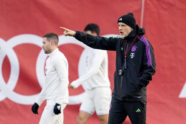 Manuel Neuer 1 FC Bayern Muenchen gives instructions, final training before the Champions League match, round of 16 first leg against Lazio Rome, season 2023 2024 at Saebener Strasse 13 02 2024 DFB regulations prohibit any use of photographs as image sequences and or quasi video Muenchen Bayern Germany Copyright: xkolbert-press UlrichxGamelx