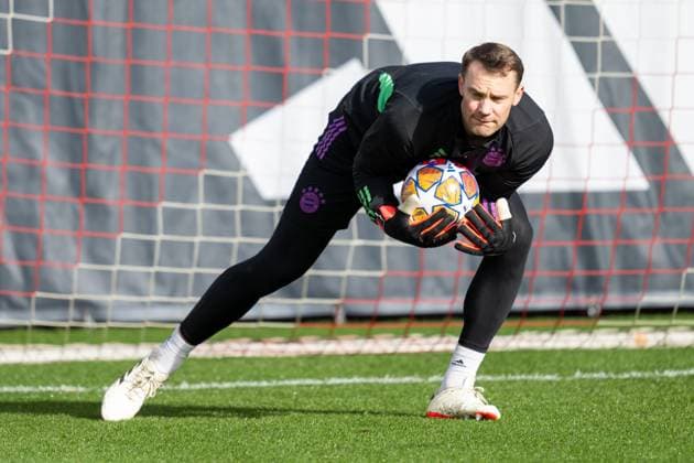 Manuel Neuer 1 FC Bayern Muenchen holds the ball, final training before the Champions League match, round of 16 first leg against Lazio Rome, 2023 2024 season at Saebener Strasse 13 02 2024 DFB regulations prohibit any use of photographs as image sequences and or quasi video Muenchen Bayern Germany Copyright: xkolbert-press UlrichxGamelx