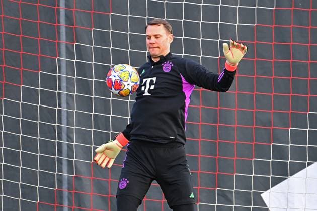 Manuel NEUER Goalkeeper Bayern Muenchen , action,single image,cropped single motif,half figure,half figure Football Champions League Round of 16 Lazio Rome FC Bayern Muenchen FINAL TRAINING on 13 02 2024,