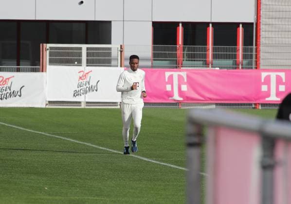 Munich, Germany February 13, 2024 Football, Men, Season 2023 2024, FC Bayern Munich, Säbener Strasse, Training ground, Final training, Champions League Bouna Sarr FC Bayern Munich running separately