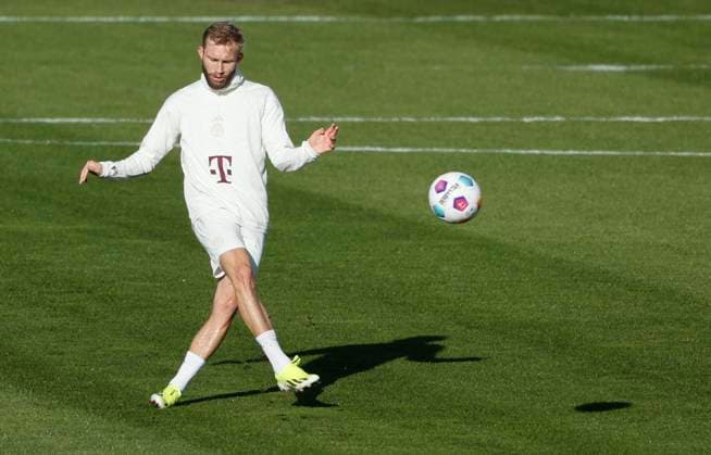 13 02 2024, FC Bayern Training, Saebenerstrasse Muenchen, Fußball Sport, im Bild Konrad Laimer FC Bayern Muenchen im Aufbautraining Nur für journalistische Zwecke Only for editorial use DFL regulations prohibit any use of photographs as image sequences and or quasi video