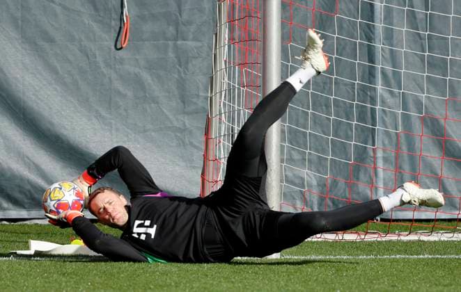 13 02 2024, FC Bayern Training, Saebenerstrasse Muenchen, Fußball Sport, im Bild Manuel Neuer FC Bayern Muenchen Nur für journalistische Zwecke Only for editorial use DFL regulations prohibit any use of photographs as image sequences and or quasi video