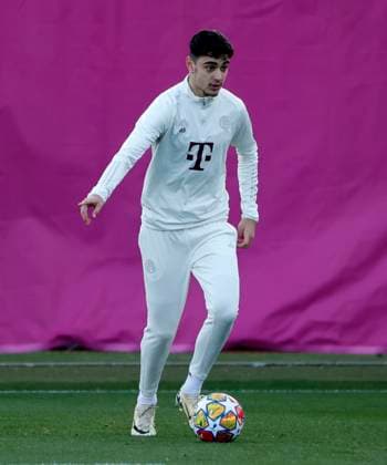 13 02 2024, FC Bayern Training, Saebenerstrasse Muenchen, Fußball Sport, im Bild Aleksandar Pavlovic FC Bayern Muenchen Nur für journalistische Zwecke Only for editorial use DFL regulations prohibit any use of photographs as image sequences and or quasi video