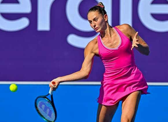Qatar TotalEnergies Open - Day 3 Marta Kostyuk of Ukraine is in action during her second-round match against Anastasia Pavlyuchenkova at the WTA, Tennis Damen 1000-Qatar TotalEnergies Open tennis tournament at the Khalifa International Tennis Complex in Doha, Qatar, on February 13, 2024. DOHA Qatar  Copyright: xNoushadxThekkayilx originalFilename:varittyakkal-qatartot240213_np0Sz.jpg