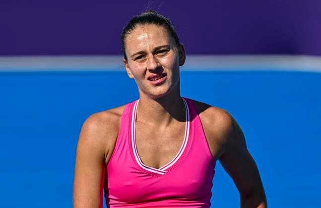 Qatar TotalEnergies Open - Day 3 Marta Kostyuk of Ukraine is reacting after sustaining an injury during her second-round match against Anastasia Pavlyuchenkova at the WTA, Tennis Damen 1000-Qatar TotalEnergies Open tennis tournament at the Khalifa International Tennis Complex in Doha, Qatar, on February 13, 2024. DOHA Qatar  Copyright: xNoushadxThekkayilx originalFilename:varittyakkal-qatartot240213_npjK8.jpg