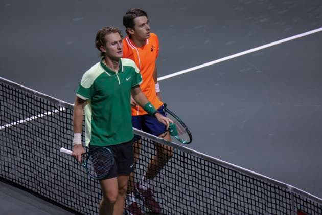 ABN AMRO Open 2024 - Day 2 Alex de Minaur of Australia wins, congratulates and walks with Sebastian Korda of the USA, at day 2 of the ABN AMRO Open 2024 a professional tennis ATP, Tennis Herren 500 tournament game at Ahoy Arena on February 13, 2024 in Rotterdam, the Netherlands. Rotterdam Netherlands  Copyright: xNicolasxEconomoux originalFilename:economou-abnamroo240213_np6qJ.jpg