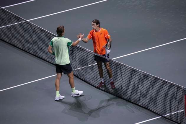 ABN AMRO Open 2024 - Day 2 Alex de Minaur of Australia wins, congratulates and walks with Sebastian Korda of the USA, at day 2 of the ABN AMRO Open 2024 a professional tennis ATP, Tennis Herren 500 tournament game at Ahoy Arena on February 13, 2024 in Rotterdam, the Netherlands. Rotterdam Netherlands  Copyright: xNicolasxEconomoux originalFilename:economou-abnamroo240213_npcuI.jpg