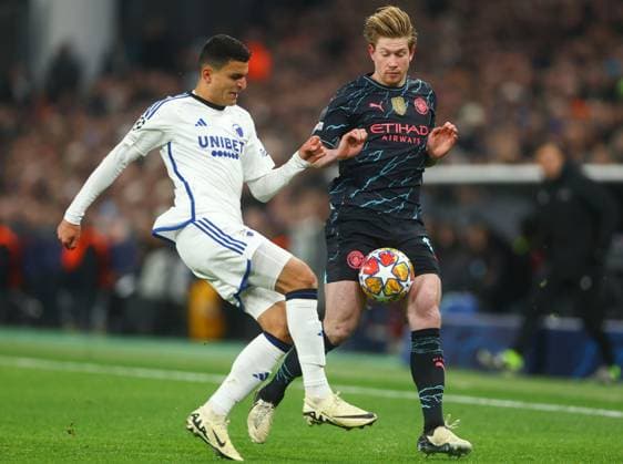 Mohamed Elyounoussi of F.C. Copenhagen battles with Kevin De Bruyne of Manchester City FC Copenhagen v Manchester City, UEFA Champions League, Round of 16, First Leg, Football, Parken Stadium, Copenhagen, Denmark - 13 Feb 2024 EDITORIAL USE ONLY No use with unauthorised audio, video, data, fixture lists, club league logos or live services. Online in-match use limited to 120 images, no video emulation. No use in betting, games or single club league player publications. Copyright: xKieranxMcManus Shutterstockx 14343227ag