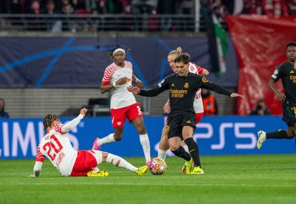 Football, Men, Season 2023 2024, UEFA Champions League Round of 16, First leg , RB Leipzig Real Madrid, v l Xavi Simons RB Leipzig , Brahim Diaz Real Madrid , Xaver Schlager RB Leipzig , 13 02 2024, Copyright: xSebastianxRäppold MatthiasxKochx