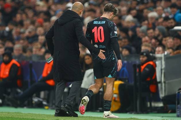 Jack Grealish of Manchester City leaves the pitch after an injury and is consoled by Manchester City manager Pep Guardiola FC Copenhagen v Manchester City, UEFA Champions League, Round of 16, First Leg, Football, Parken Stadium, Copenhagen, Denmark - 13 Feb 2024 EDITORIAL USE ONLY No use with unauthorised audio, video, data, fixture lists, club league logos or live services. Online in-match use limited to 120 images, no video emulation. No use in betting, games or single club league player publications. Copyright: xKieranxMcManus Shutterstockx 14343227av